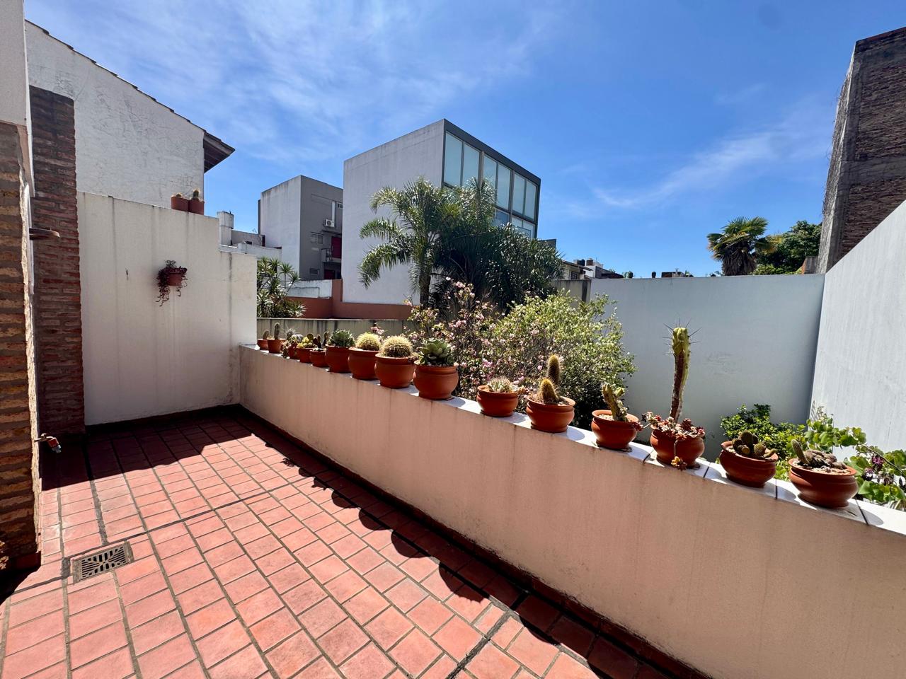 Ceretti 2600 - Casa Tipo Dúplex de 6 Ambientes con Jardín y Terraza en Villa Urquiza