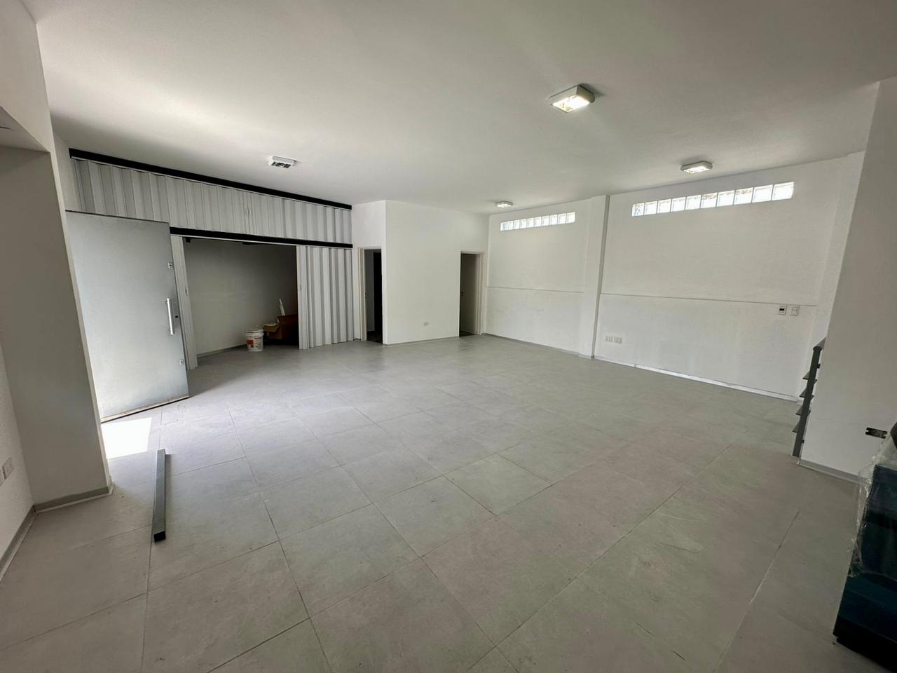 Caracas 2371, Oficina Comercial Con Vestuarios Y Terraza, Solución Integral Para Operaciones Y Gestión.