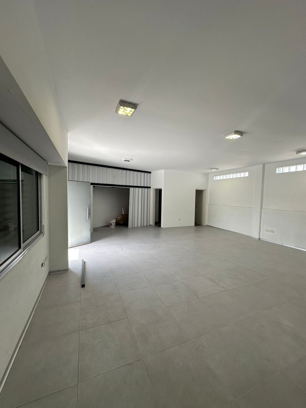 Caracas 2371, Oficina Comercial Con Vestuarios Y Terraza, Solución Integral Para Operaciones Y Gestión.