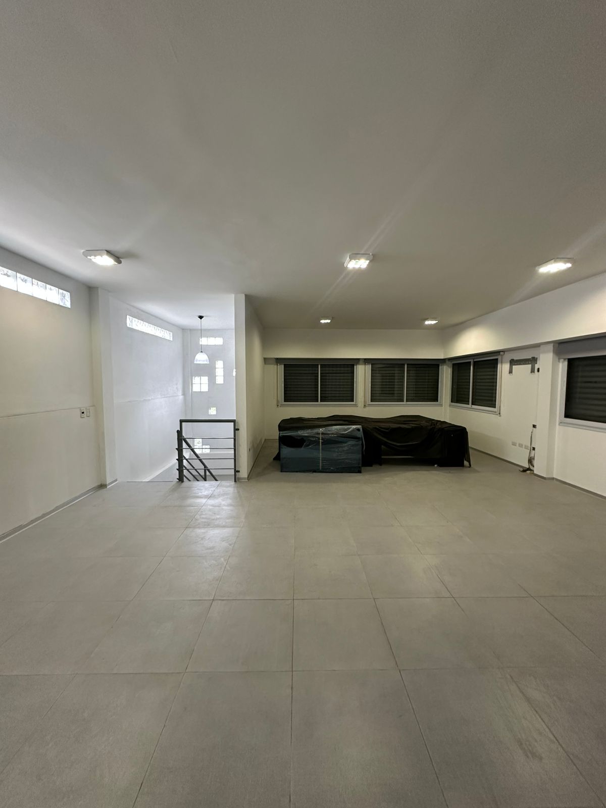 Caracas 2371, Oficina Comercial Con Vestuarios Y Terraza, Solución Integral Para Operaciones Y Gestión.