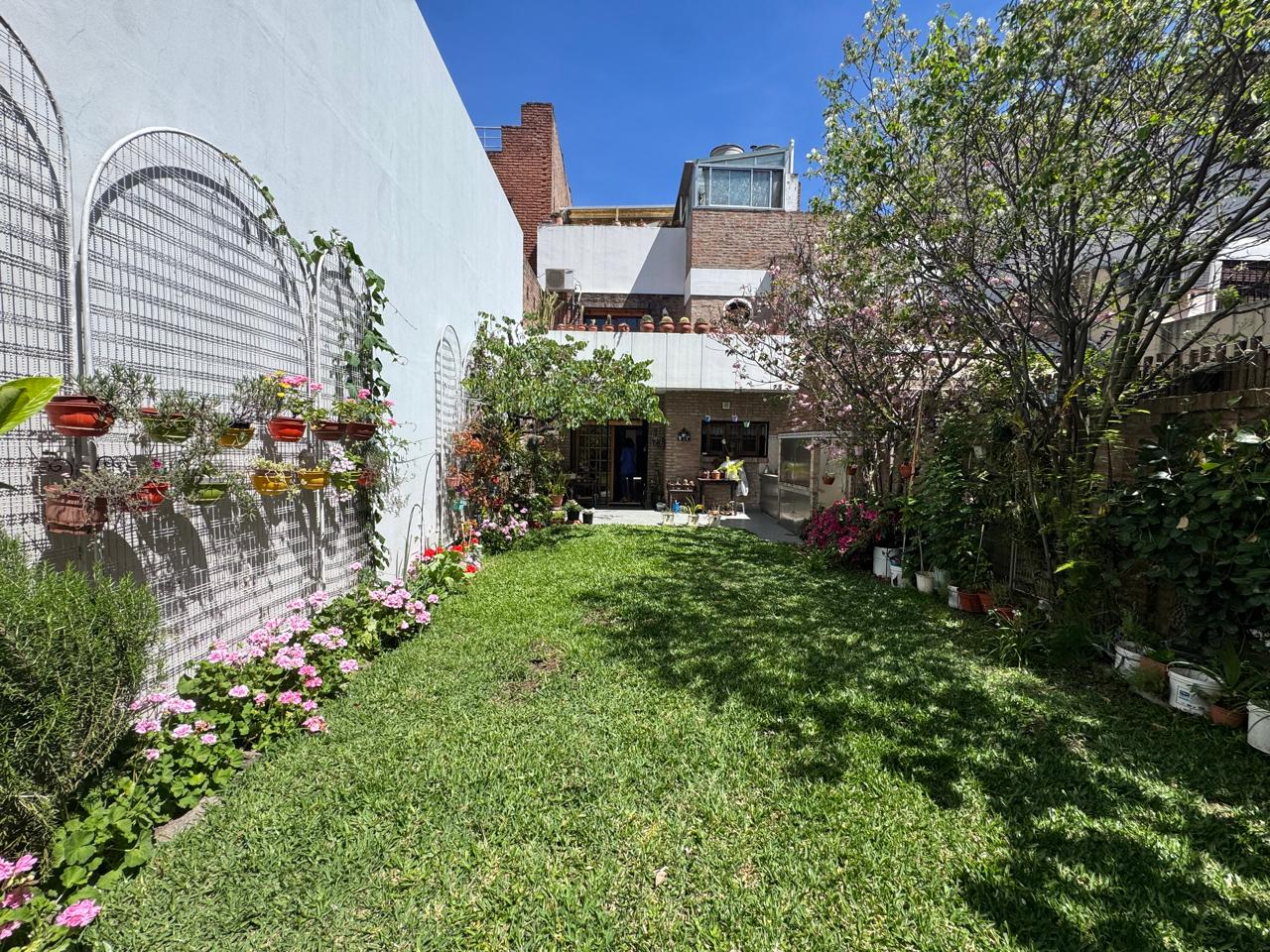 Ceretti 2600 - Casa Tipo Dúplex de 6 Ambientes con Jardín y Terraza en Villa Urquiza