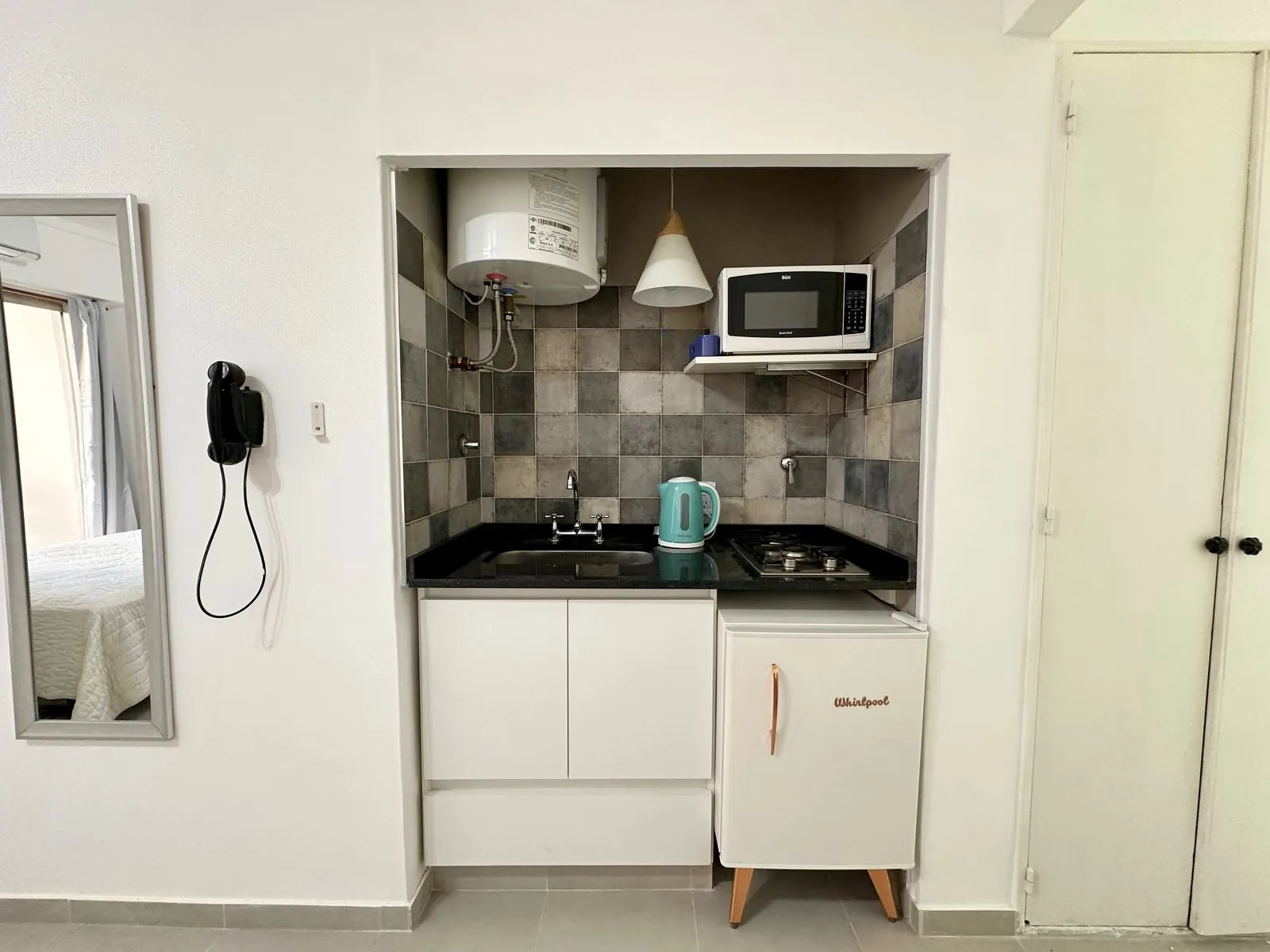 Imagen 5 de Monoambiente Temporal con Balcon, Todo Incluido, Tu Refugio Urbano en Recoleta