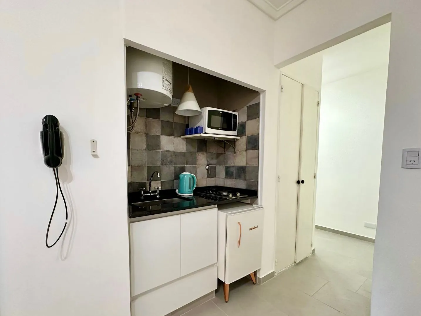 Imagen 4 de Monoambiente Temporal con Balcon, Todo Incluido, Tu Refugio Urbano en Recoleta