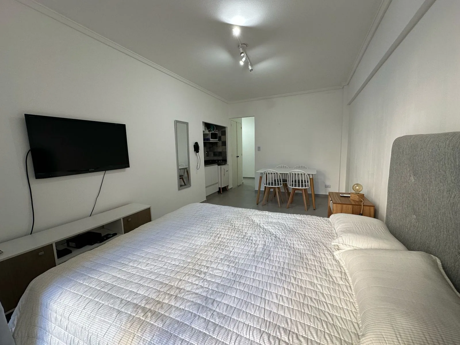 Monoambiente Temporal con Balcon, Todo Incluido, Tu Refugio Urbano en Recoleta