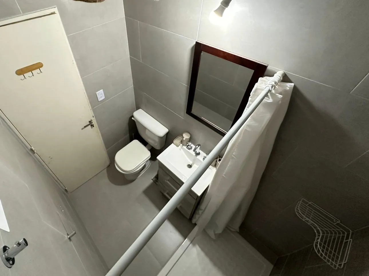 Imagen 9 de Monoambiente Temporal con Balcon, Todo Incluido, Tu Refugio Urbano en Recoleta