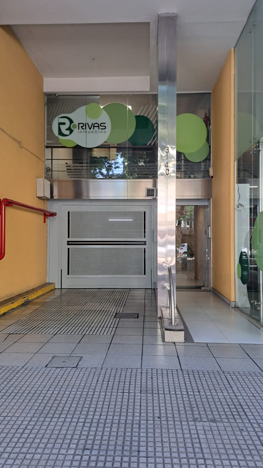 Av. Federico Lacroze N°3140,  3 ambientes Luminoso con balcón terraza y parrilla.