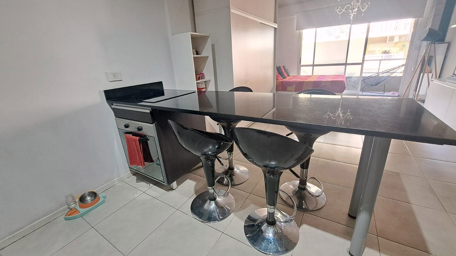 Miller N°2302 1°, Monoambiente al frente con balcón | Altura de 2° piso y Terraza con Parrilla -