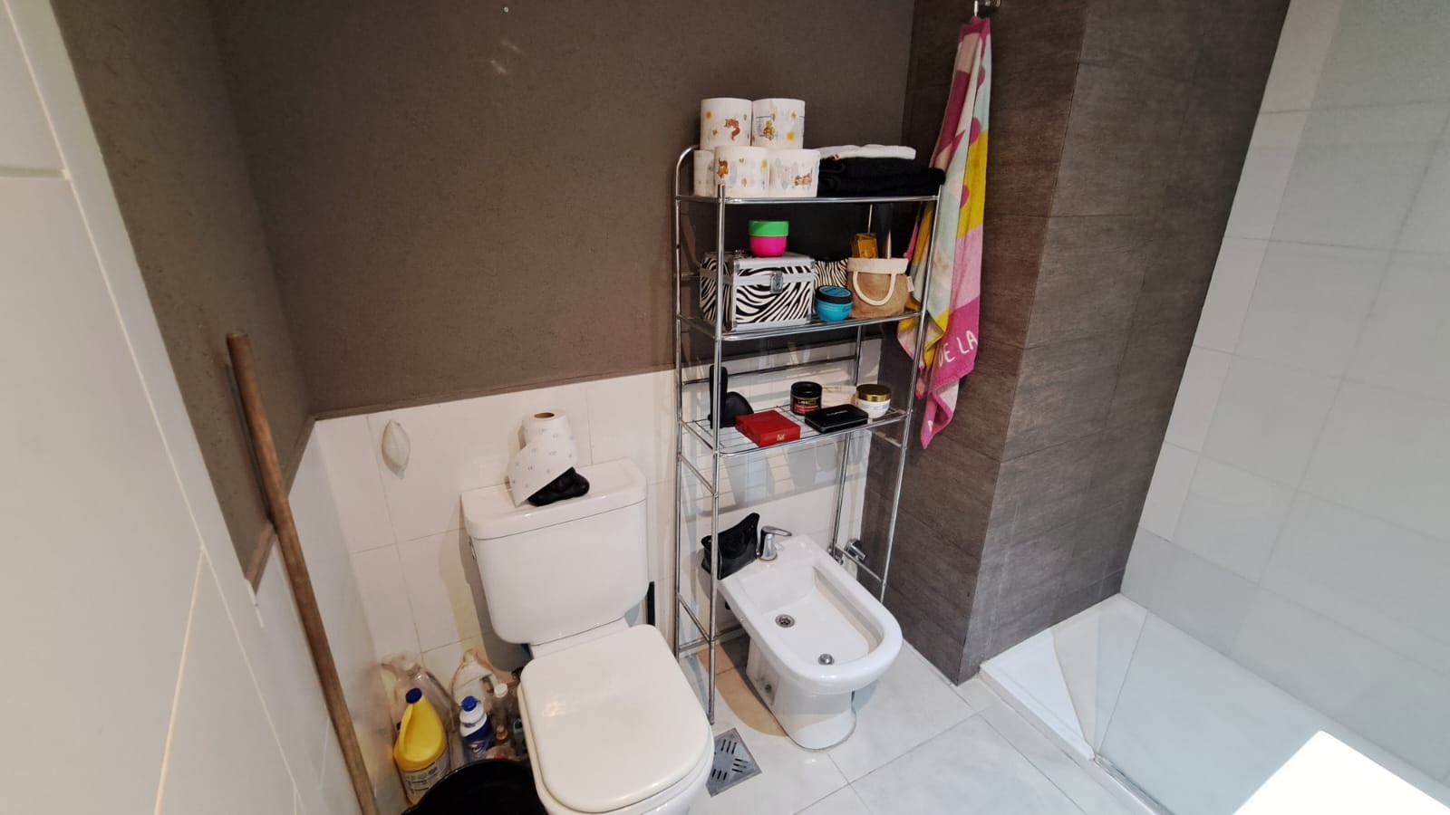 Miller N°2302 1°, Monoambiente al frente con balcón | Altura de 2° piso y Terraza con Parrilla -