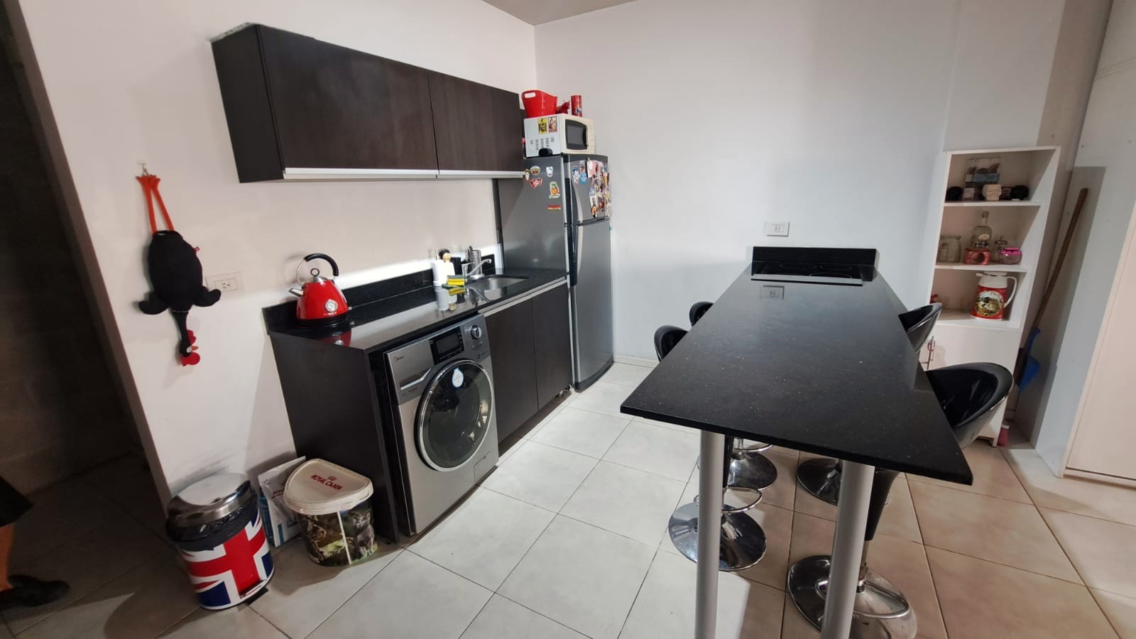 Miller N°2302 1°, Monoambiente al frente con balcón | Altura de 2° piso y Terraza con Parrilla -