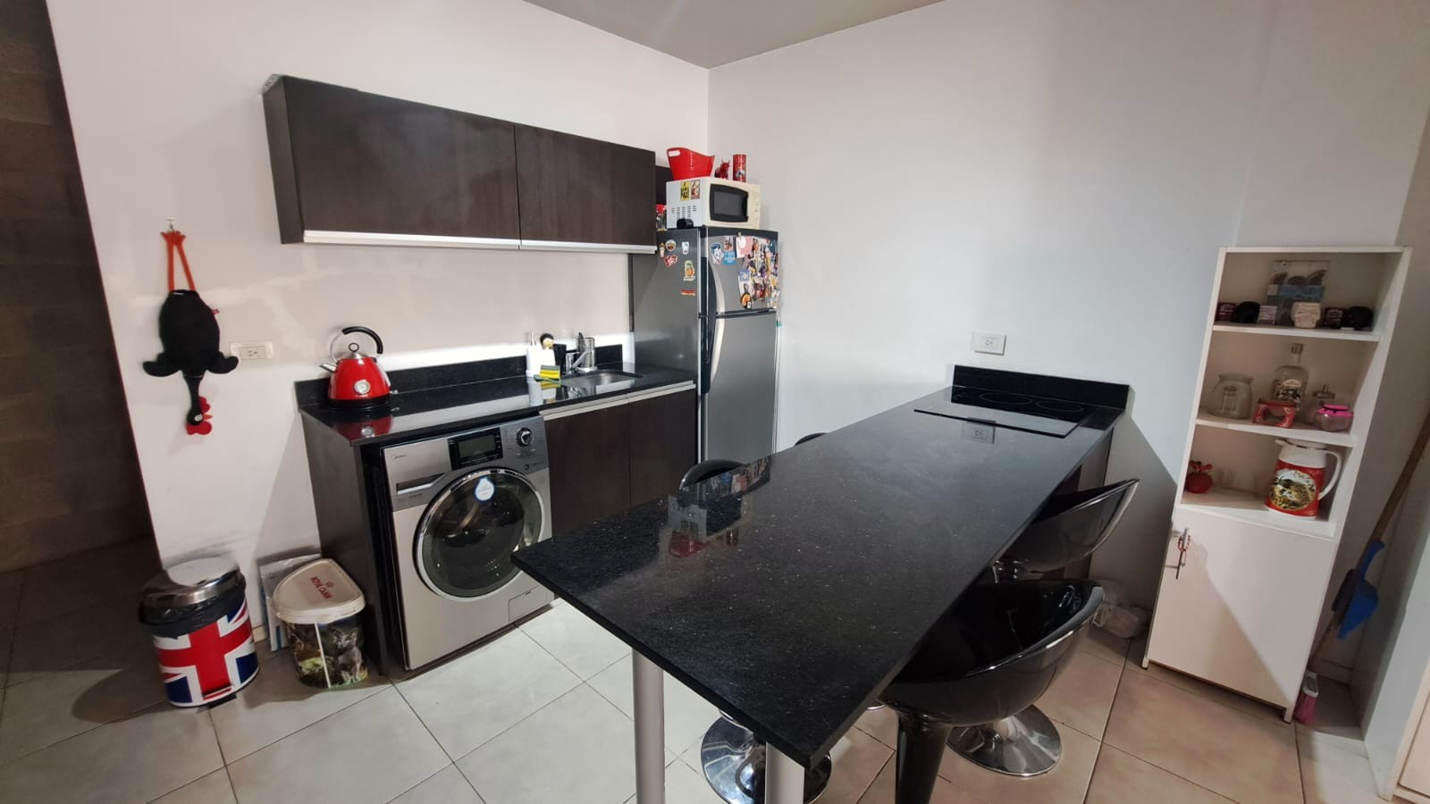 Miller N°2302 1°, Monoambiente al frente con balcón | Altura de 2° piso y Terraza con Parrilla -