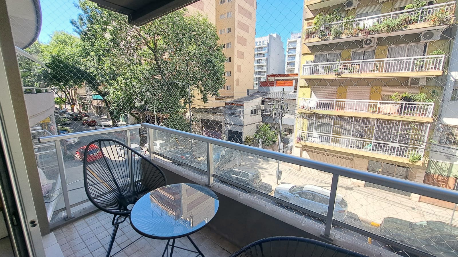 Miller N°2302 1°, Monoambiente al frente con balcón | Altura de 2° piso y Terraza con Parrilla -