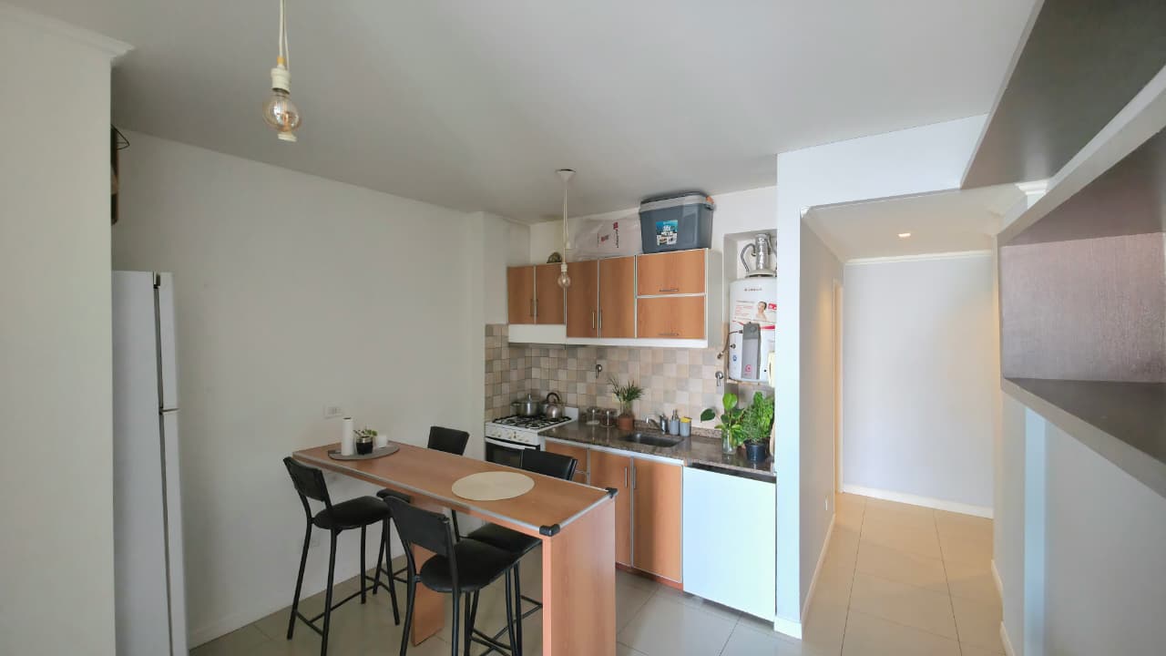 Hipólito Yrigoyen 3838,  3°, Monoambiente Funcional Dividido y con Balcón - Ideal Vivienda o Consultorio.