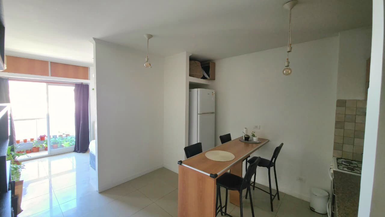 Hipólito Yrigoyen 3838,  3°, Monoambiente Funcional Dividido y con Balcón - Ideal Vivienda o Consultorio.