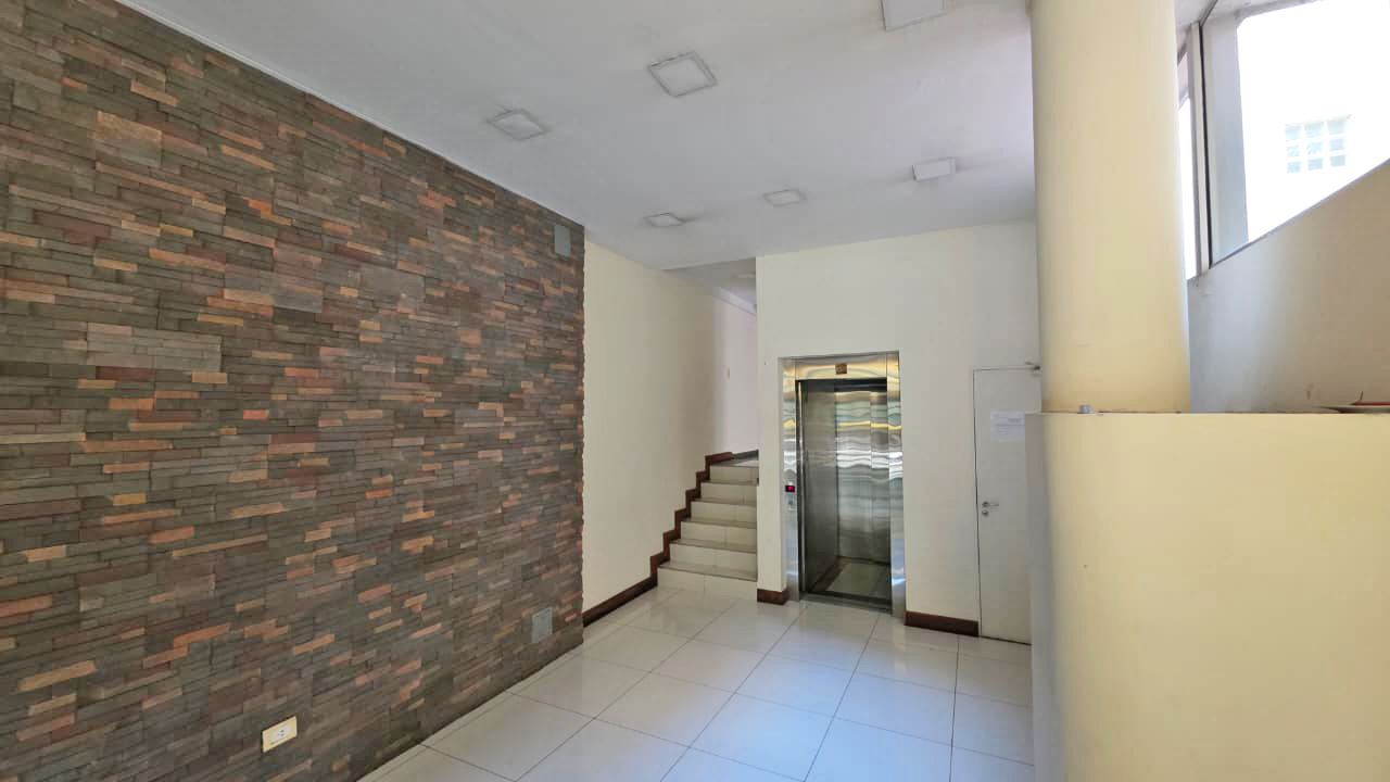 Hipólito Yrigoyen 3838,  3°, Monoambiente Funcional Dividido y con Balcón - Ideal Vivienda o Consultorio.