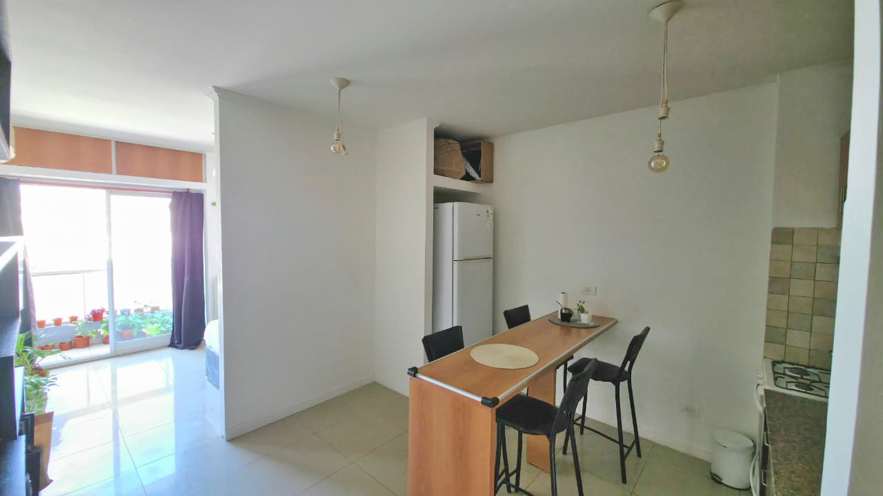 Hipólito Yrigoyen 3838,  3°, Monoambiente Funcional Dividido y con Balcón - Ideal Vivienda o Consultorio.