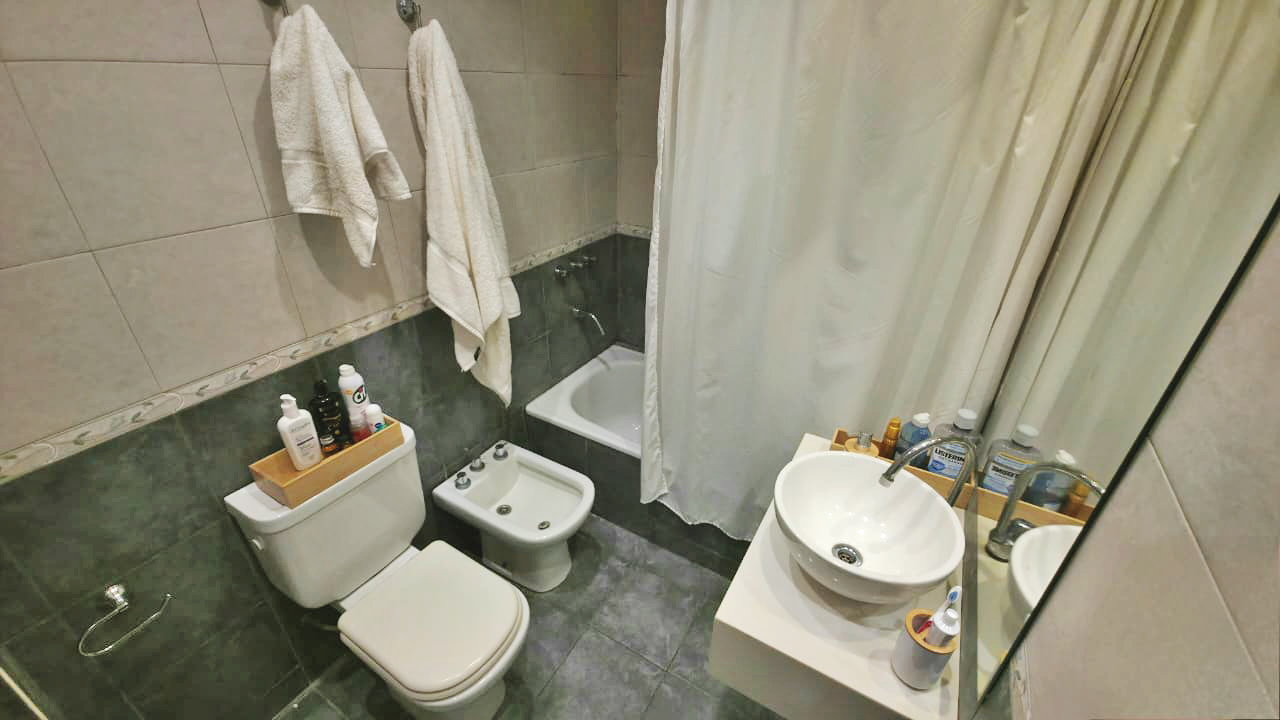 Hipólito Yrigoyen 3838,  3°, Monoambiente Funcional Dividido y con Balcón - Ideal Vivienda o Consultorio.