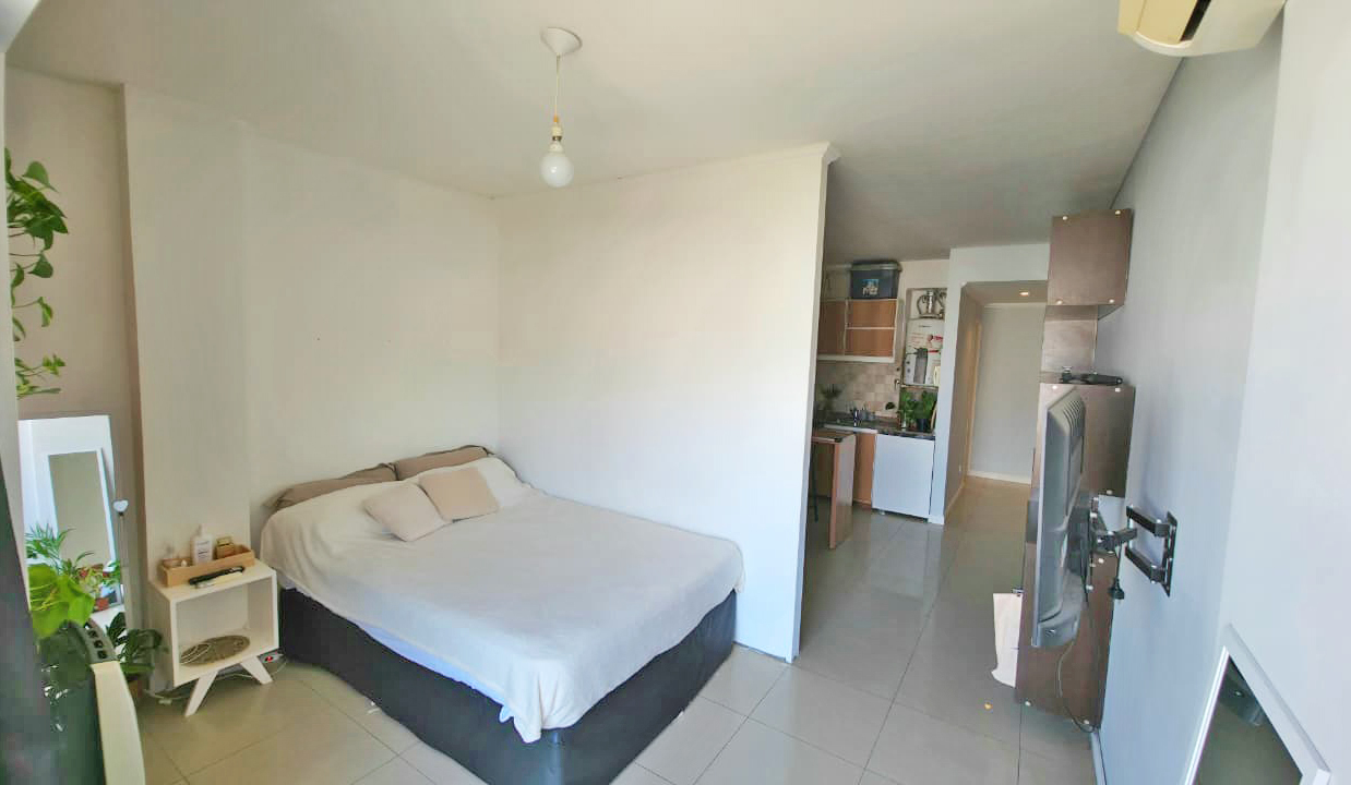 Hipólito Yrigoyen 3838,  3°, Monoambiente Funcional Dividido y con Balcón - Ideal Vivienda o Consultorio.