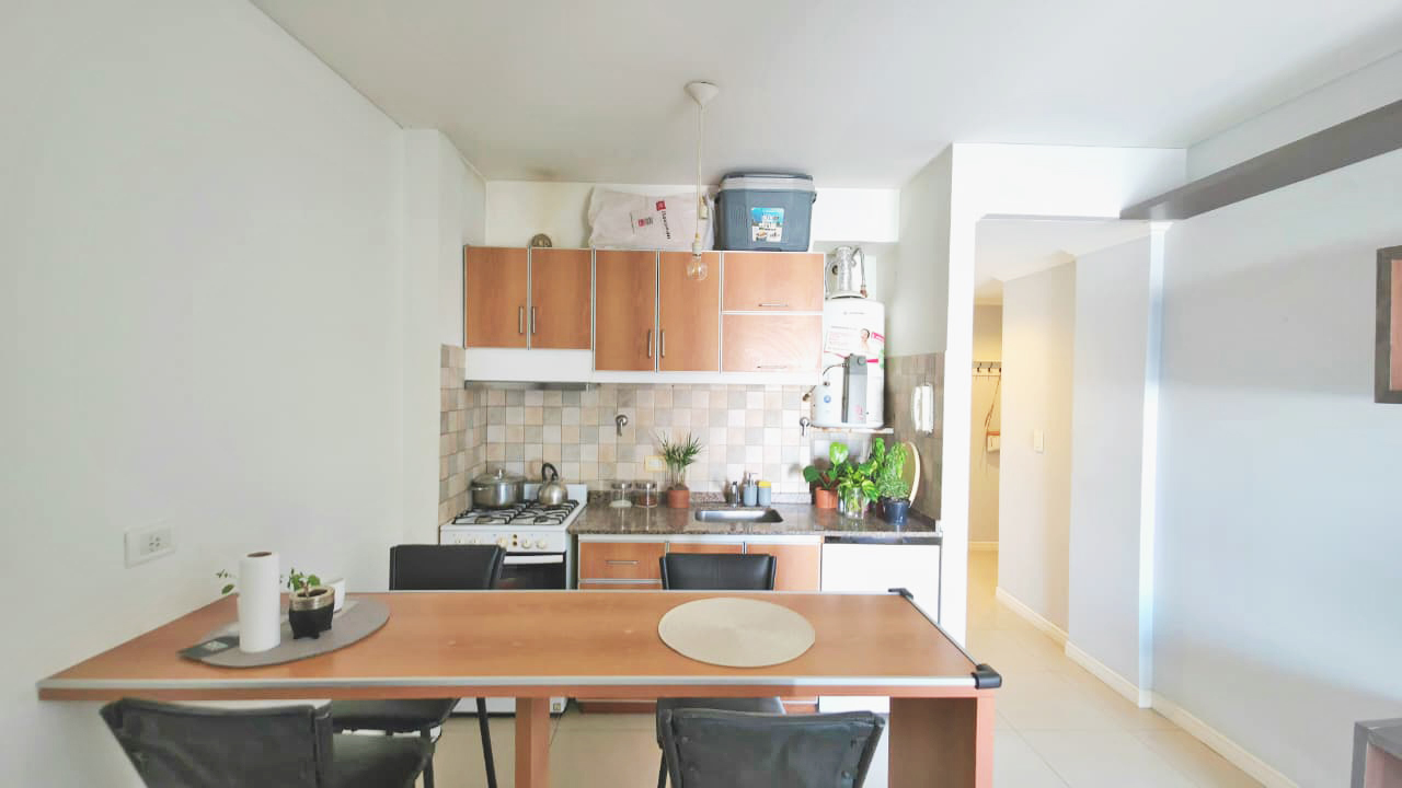 Hipólito Yrigoyen 3838,  3°, Monoambiente Funcional Dividido y con Balcón - Ideal Vivienda o Consultorio.