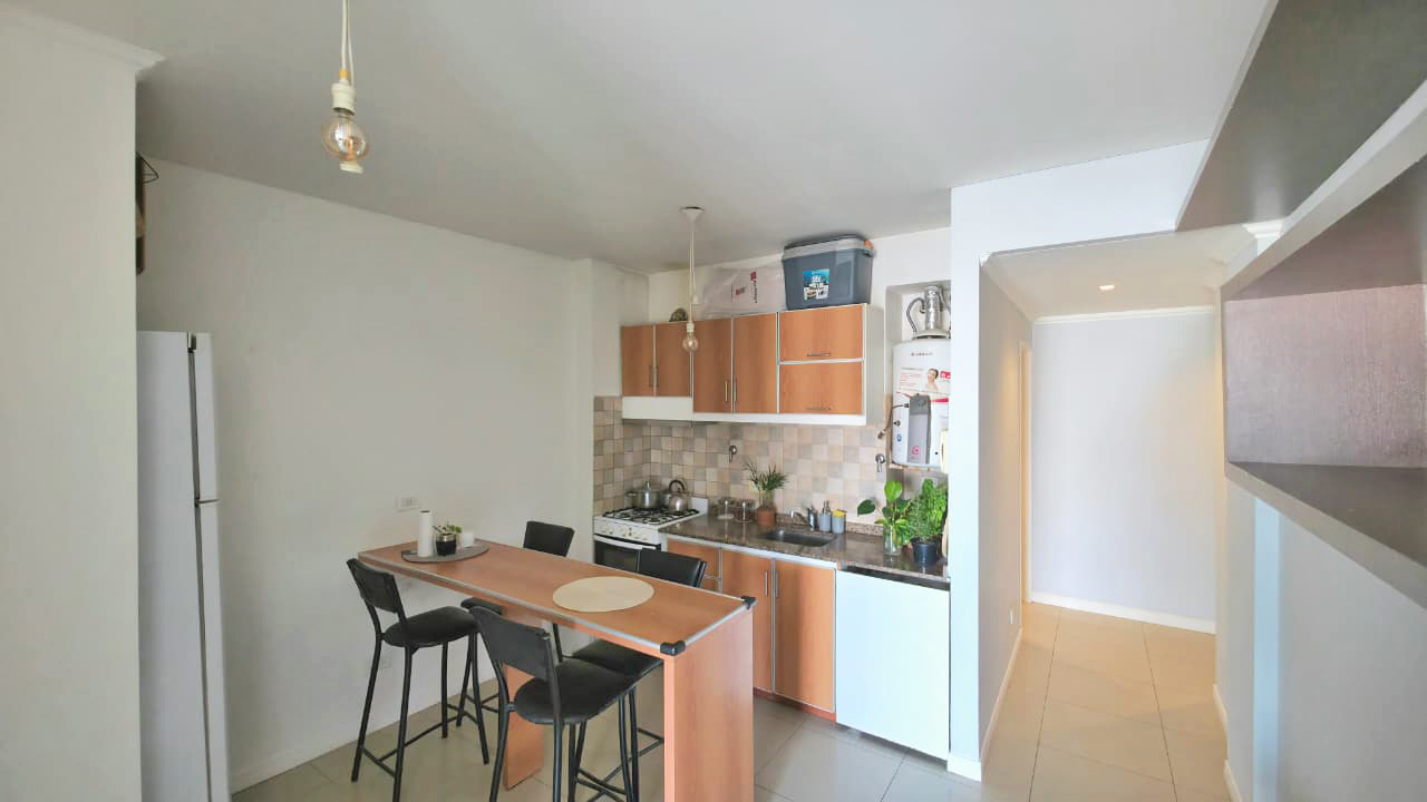 Hipólito Yrigoyen 3838,  3°, Monoambiente Funcional Dividido y con Balcón - Ideal Vivienda o Consultorio.