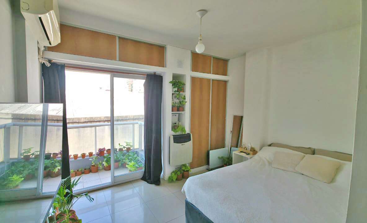 Hipólito Yrigoyen 3838,  3°, Monoambiente Funcional Dividido y con Balcón - Ideal Vivienda o Consultorio.