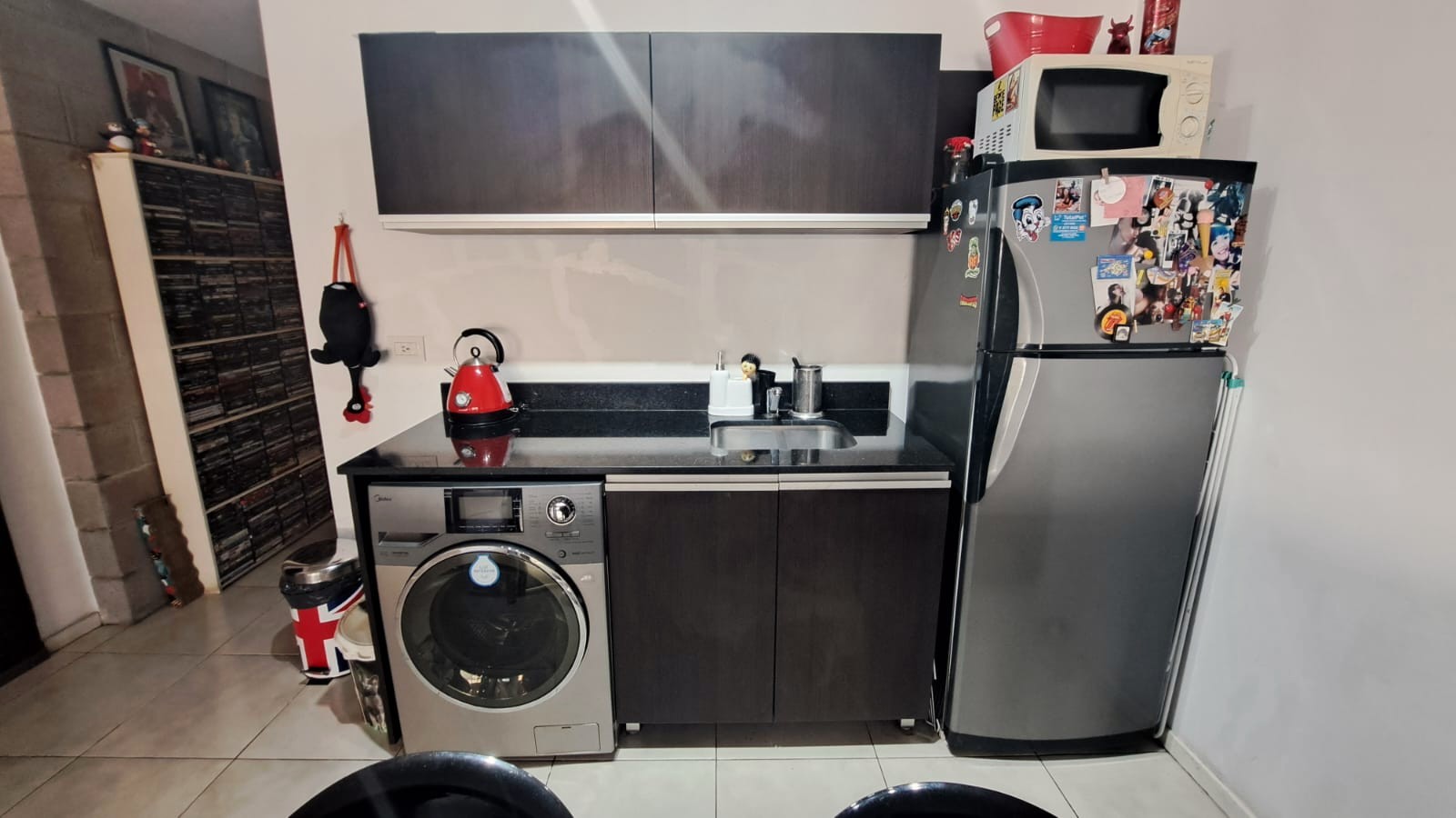 Miller N°2302 1°, Monoambiente al frente con balcón | Altura de 2° piso y Terraza con Parrilla -