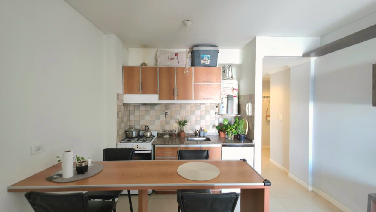 Hipólito Yrigoyen 3838,  3°, Monoambiente Funcional Dividido y con Balcón - Ideal Vivienda o Consultorio.