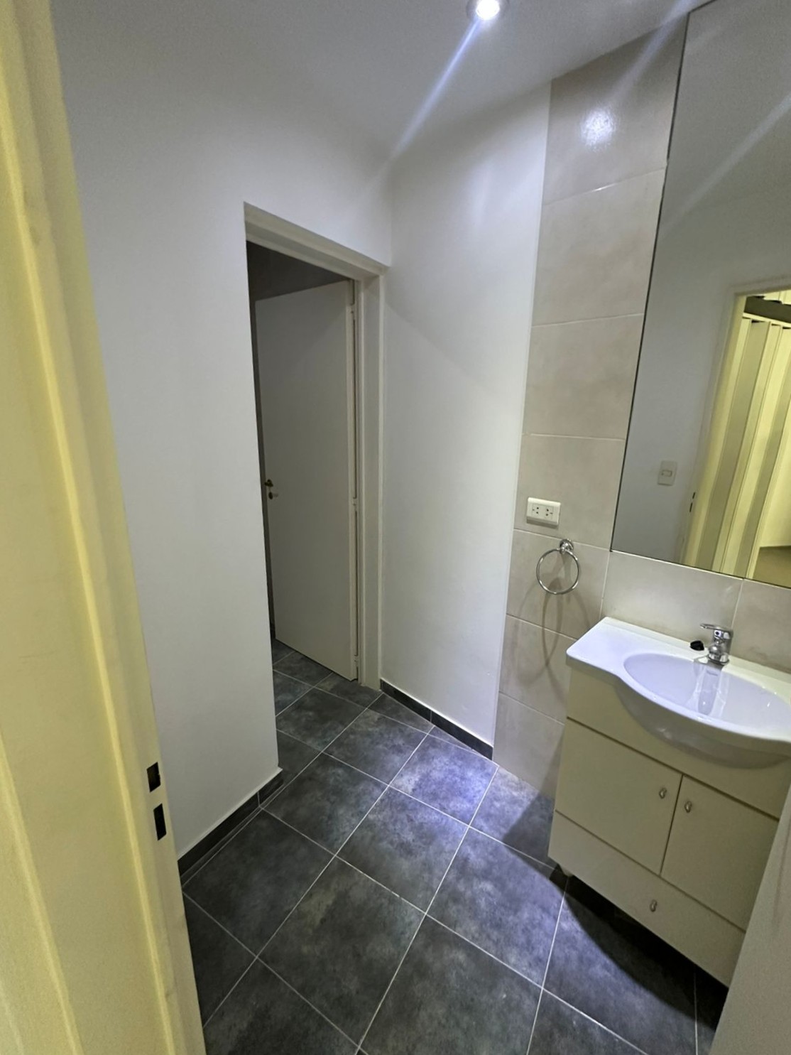 Caracas 2371, Oficina Comercial Con Vestuarios Y Terraza, Solución Integral Para Operaciones Y Gestión.