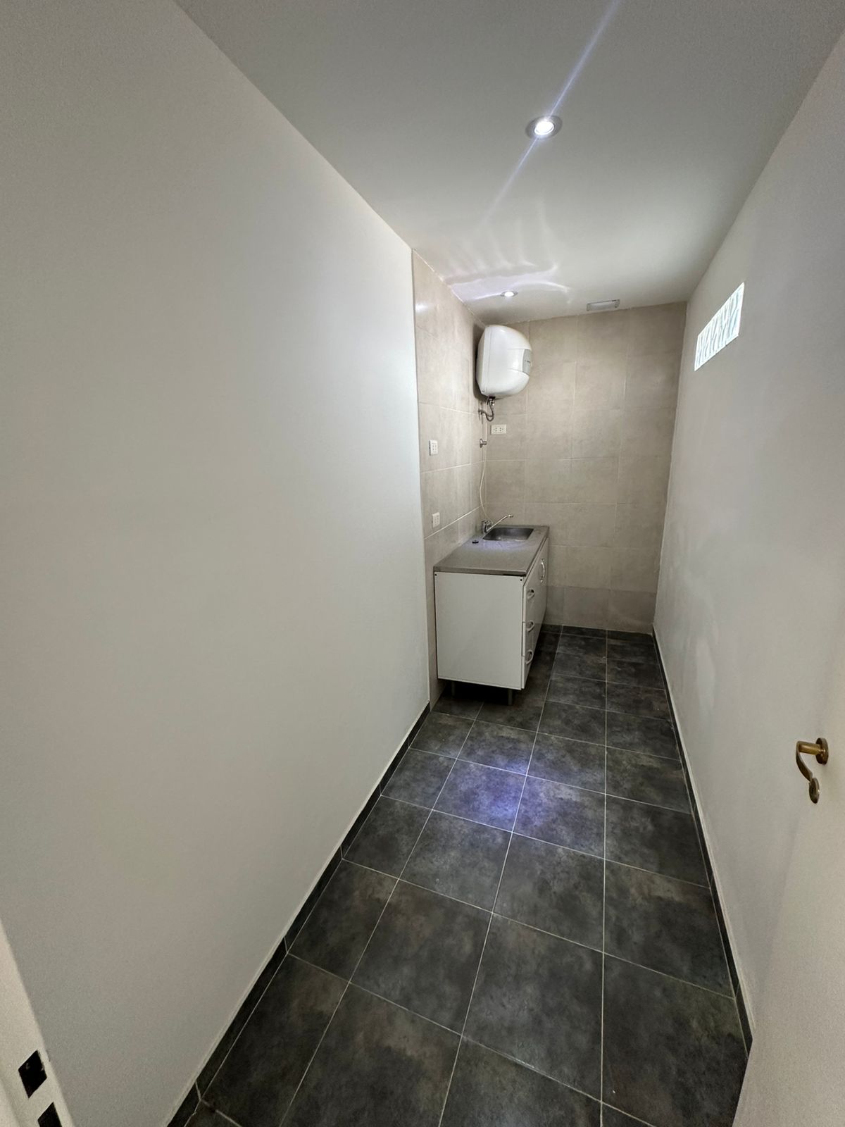 Caracas 2371, Oficina Comercial Con Vestuarios Y Terraza, Solución Integral Para Operaciones Y Gestión.