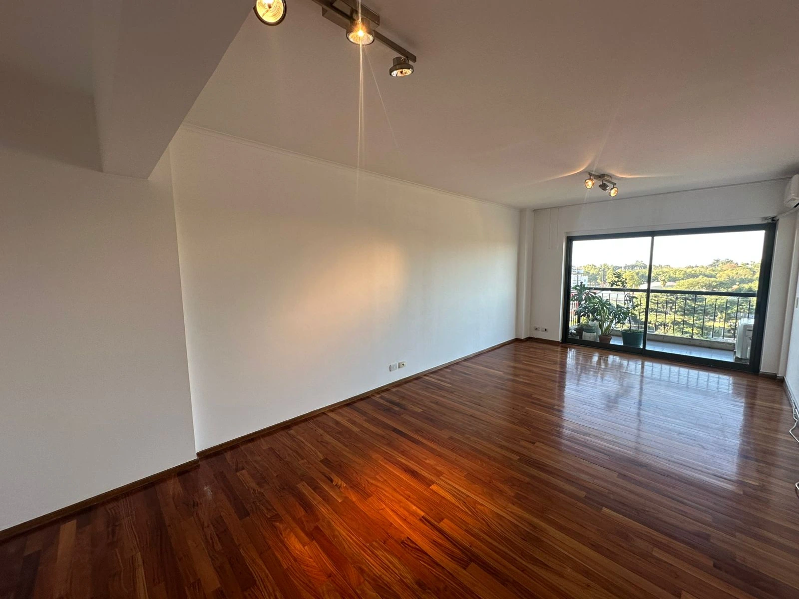 Imagen 2 de 4 ambientes Luminoso, Cochera y Vista a La Ciudad, Nuñez, CABA