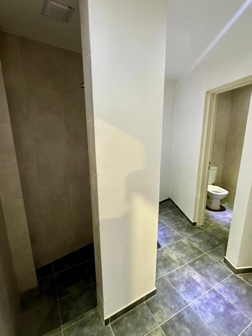 Caracas 2371, Oficina Comercial Con Vestuarios Y Terraza, Solución Integral Para Operaciones Y Gestión.