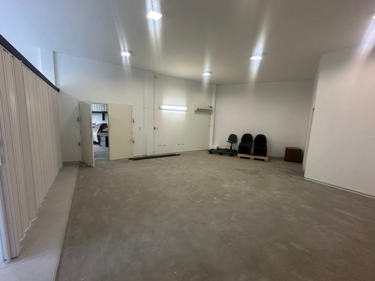 Caracas 2371, Oficina Comercial Con Vestuarios Y Terraza, Solución Integral Para Operaciones Y Gestión.