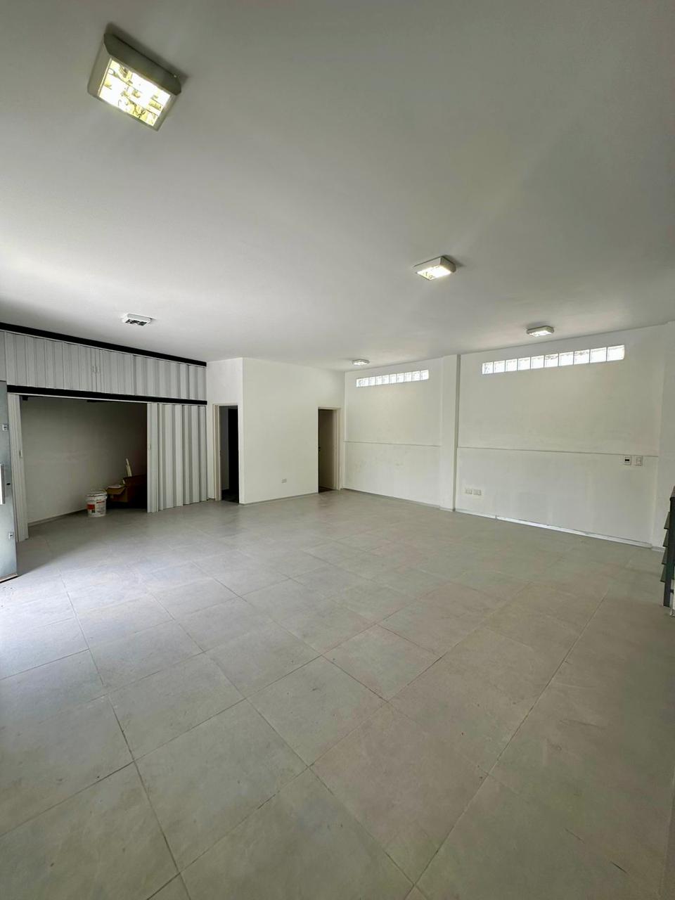 Caracas 2371, Oficina Comercial Con Vestuarios Y Terraza, Solución Integral Para Operaciones Y Gestión.