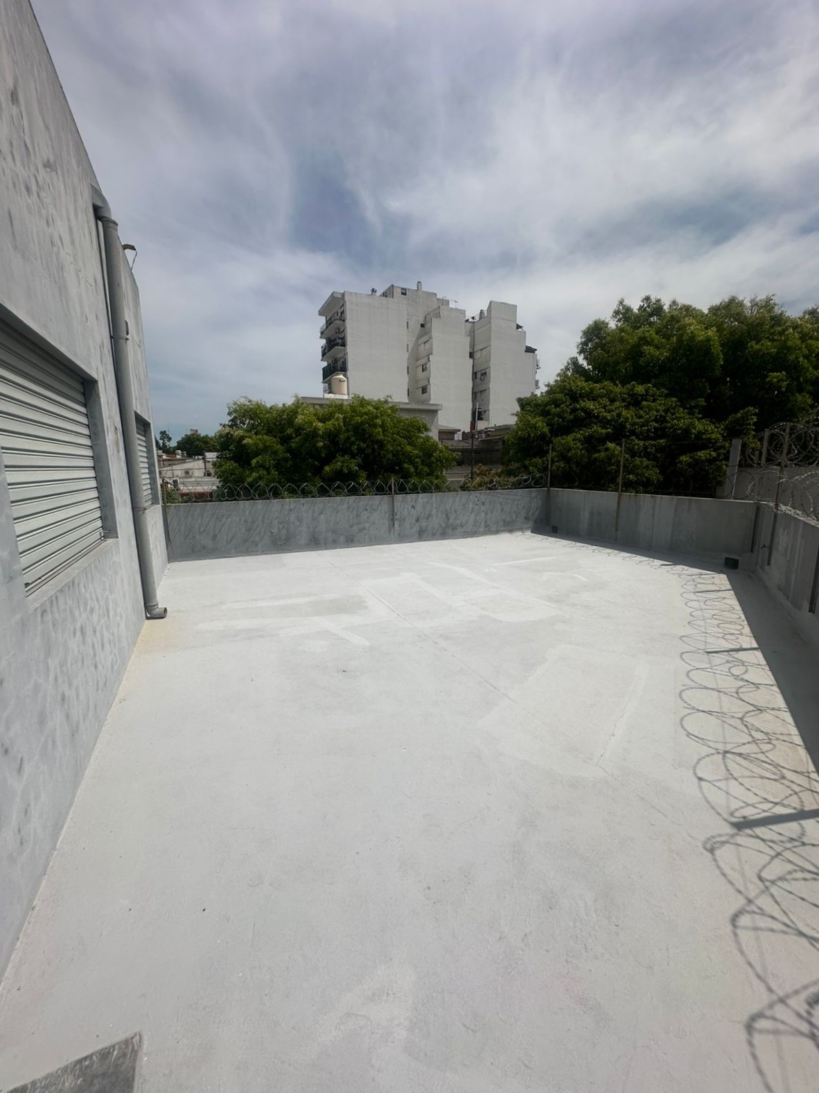 Caracas 2371, Oficina Comercial Con Vestuarios Y Terraza, Solución Integral Para Operaciones Y Gestión.