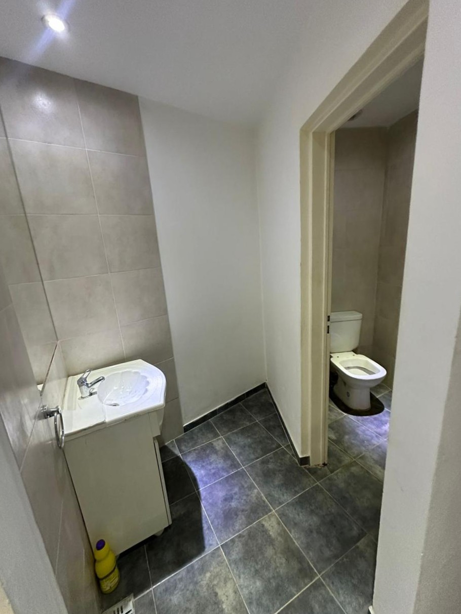 Caracas 2371, Oficina Comercial Con Vestuarios Y Terraza, Solución Integral Para Operaciones Y Gestión.